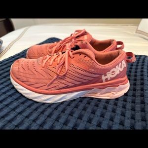 HOKA Arahi 4- salmon color, size 9.5